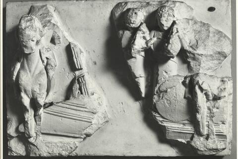 calco di scultura Metope del Thesauros dei Sicioni a Delfi 110 photo