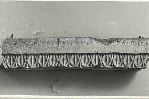 calco Frammento di kyma lesbio con iscrizione 125 photo