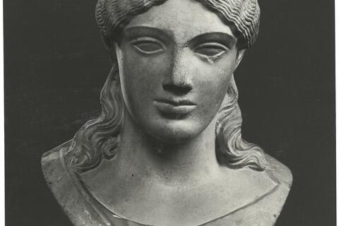 calco di scultura Testa di una peplophoros 211 photo