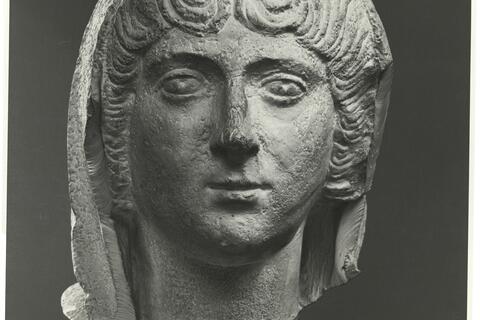 calco di scultura Testa-ritratto romana pertinente alla statua della c.d. Aspasia 212 photo