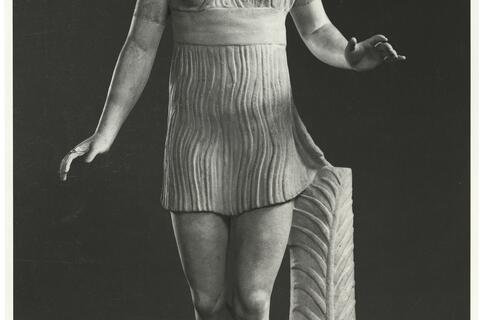 calco di scultura Fanciulla vincitrice nella corsa 221 photo