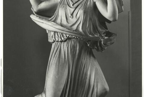 calco di scultura Niobide fuggente 239 photo