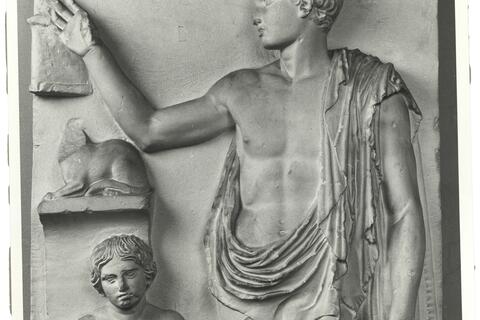 calco di scultura Stele funeraria di giovane da Egina o Salamina 479 photo