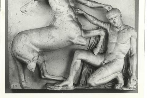 calco di scultura Lapita afferrato per i capelli da un Centauro, metopa XXX del lato Sud 521 photo
