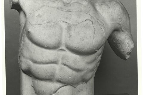 calco di scultura Torso di Poseidon, dal frontone Ovest del Partenone 524 photo
