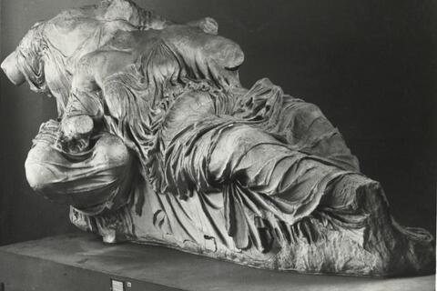 Calco di scultura Dione e Afrodite 538 photo