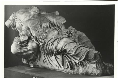 calco di scultura Dione e Afrodite, dal frontone Est del Partenone 538 photo