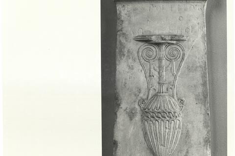 calco di scultura Stele funeraria di Aristogitone con lekythos 624 photo