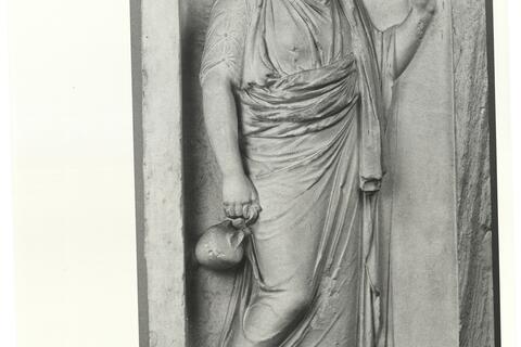 calco di scultura Stele funeraria di giovane donna (Hydrophoros) 630 photo