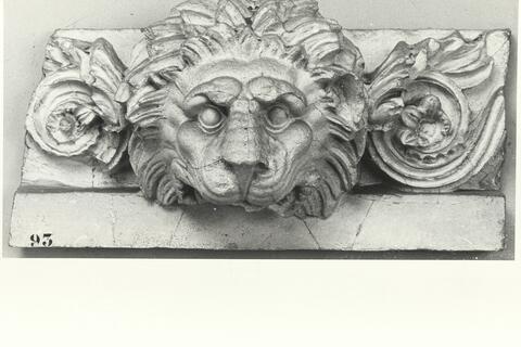 calco di scultura Cimasa con testa leonina dalla tholos (Thymele) di Epidauro 651 photo