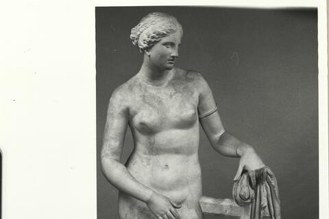 calco di scultura Statua dell’Afrodite Cnidia. Ricostruzione Rizzo 741 photo
