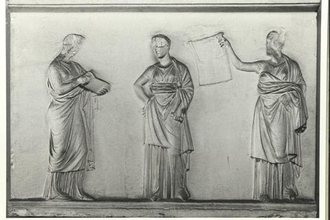 calco di scultura Base di Mantinea: tre Muse 750 photo