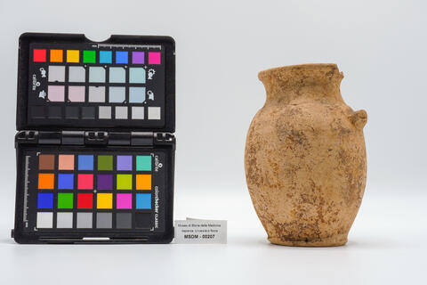 vaso con manico mancante 00207 photo