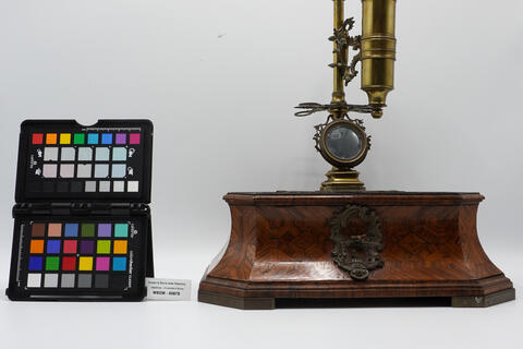 microscopio con sistema ottico 00675 photo