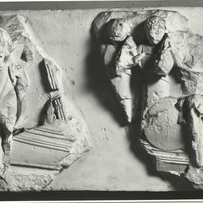 calco di scultura Metope del Thesauros dei Sicioni a Delfi 110 photo