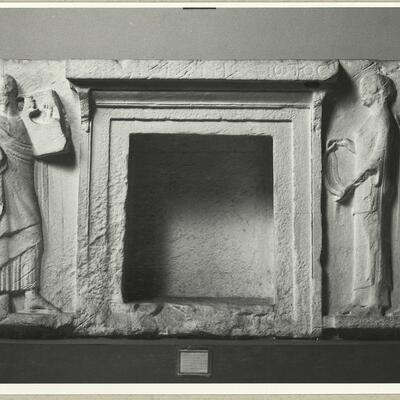 calco di scultura Rilievi dal passaggio delle theorie di Taso 190 photo