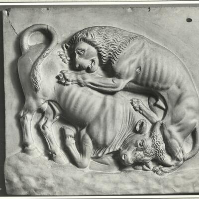 calco di scultura Rilievo con leone e toro 195 photo