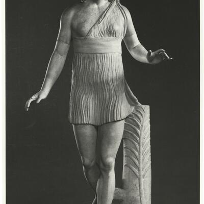 calco di scultura Fanciulla vincitrice nella corsa 221 photo