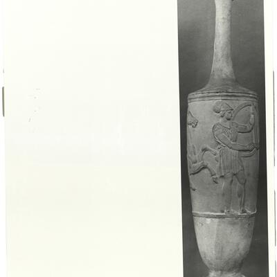 calco di scultura Lekythos funeraria con scena di saluto tra soldati 385 photo