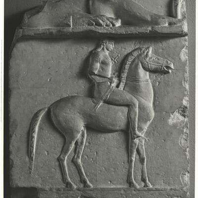 calco di scultura Frammento di stele con cavaliere 389 photo