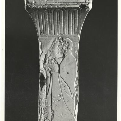 calco di scultura Stele funeraria a capitello: cavaliere e figure umane 393 photo