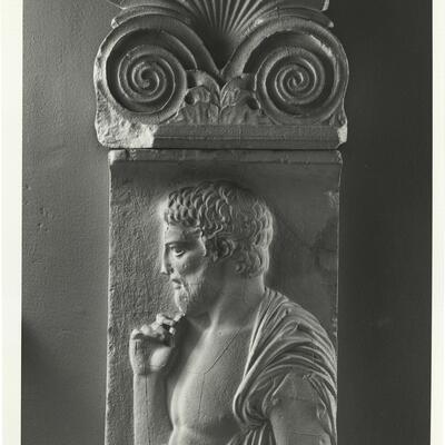calco di scultura Frammento di stele funeraria da Caristo (Eubea) 395 photo