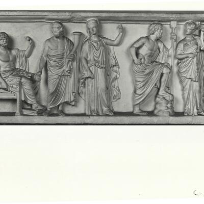 calco di scultura Rilievo ispirato alla base dell'Atena Parthenos 540 photo