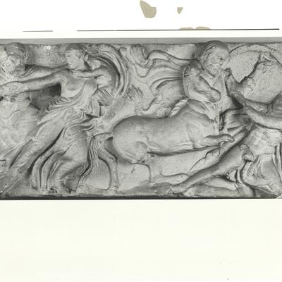 calco di scultura Centauromachia, Tempio di Apollo Epicurio a Bassae. Parte del rilievo del lato ovest del fregio 622 photo