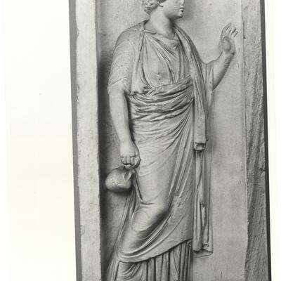 calco di scultura Stele funeraria di giovane donna (Hydrophoros) 630 photo