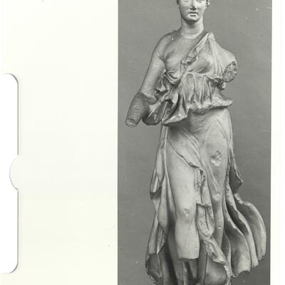 calco di scultura Statuetta di Nike. Acroterio sinistro del frontone orientale del tempio di Artemide a Epidauro 640 photo