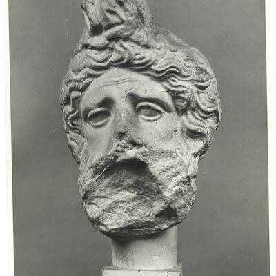 calco di scultura Testa di Priamo. Statua del frontone orientale
del Tempio di Asclepio a Epidauro 642 photo