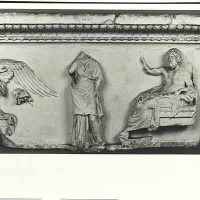 calco di scultura Rilievo con divinità (Asclepio o Zeus, Igea, Epione o Era, Nike) 652 photo