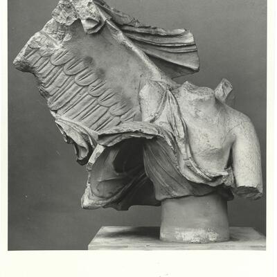 calco di scultura Torso di Nike. Acroterio destro (nord) del frontone orientale del Tempio di Asclepio a Epidauro 656 photo