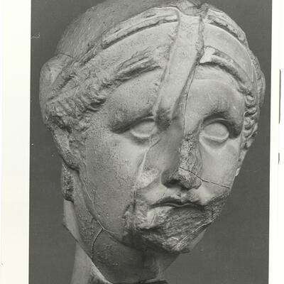 calco di scultura Testa maschile con elmo, frontone ovest del Tempio di Atena Alea a Tegea 696 photo
