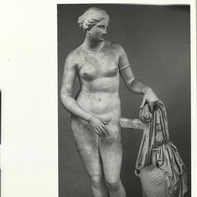 calco di scultura Statua dell’Afrodite Cnidia. Ricostruzione Rizzo 741 photo