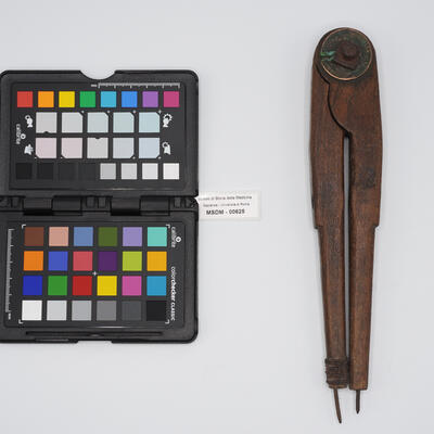 compasso in legno 00625 photo