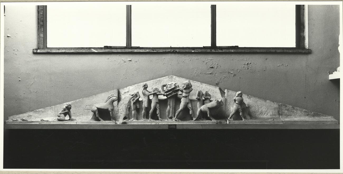 calco di scultura Frontone est del Thesauros dei Sifni: lotta tra Apollo ed Eracle per il tripode delfico 102 photo