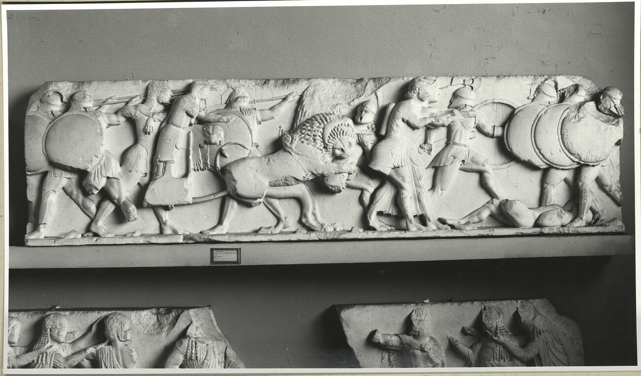 calco di scultura rilievo con Gigantomachia 103 photo