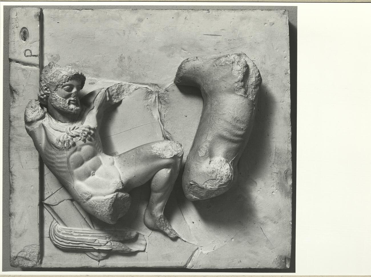 calco di scultura Metope del Thesauros degli Ateniesi a Delfi 105 photo