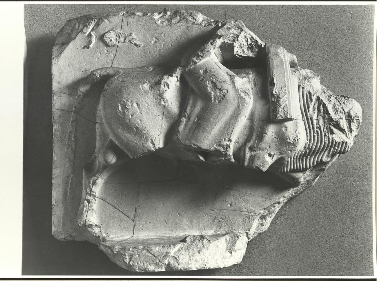 calco di scultura Metope del Thesauros dei Sicioni a Delfi 107 photo