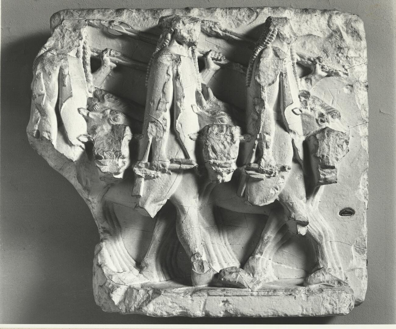 calco di scultura Metope del Thesauros dei Sicioni a Delfi 109 photo