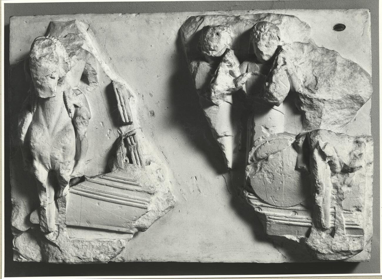 calco di scultura Metope del Thesauros dei Sicioni a Delfi 110 photo