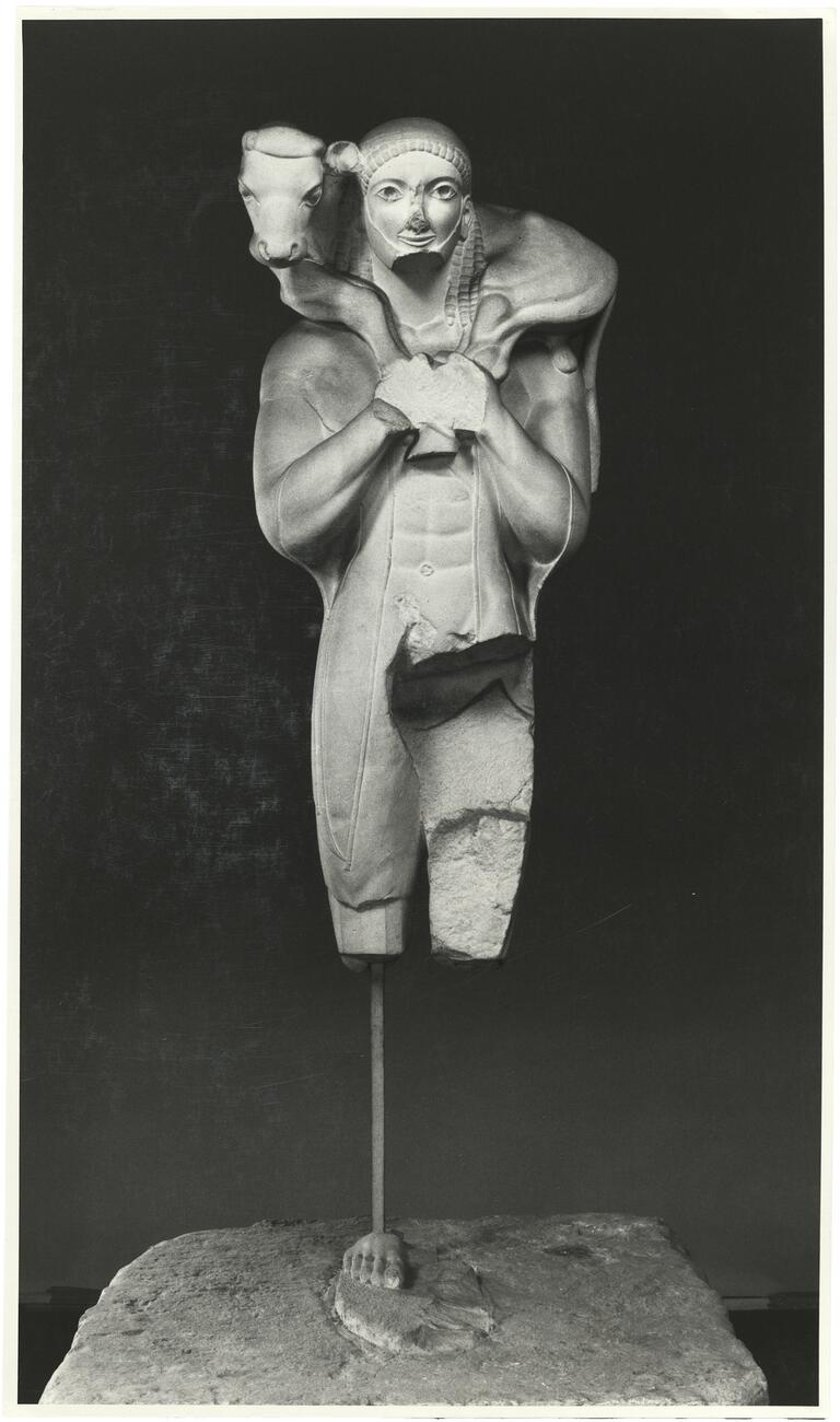 calco di scultura Statua del Moscophoros 131 photo