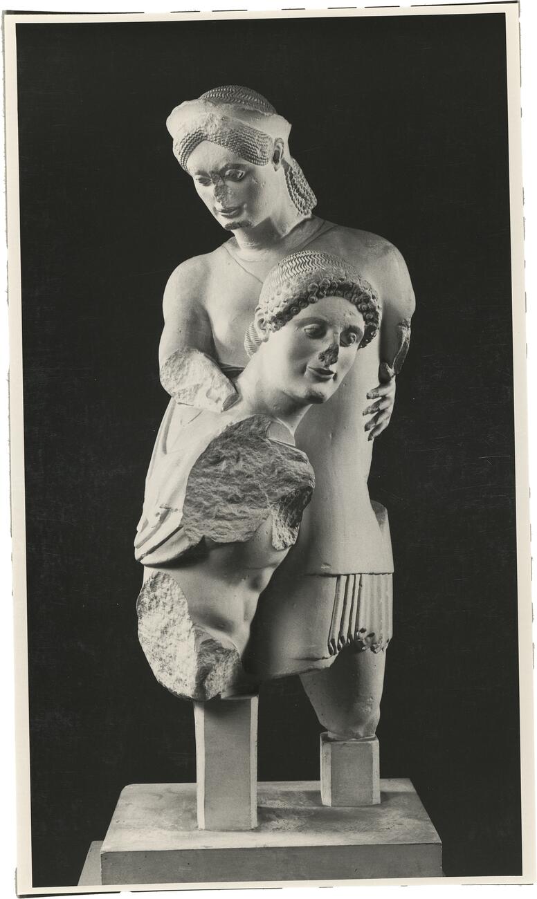 calco di scultura Teseo e Antilope dal frontone ovest del Tempio di Apollo ad Eretria 132 photo