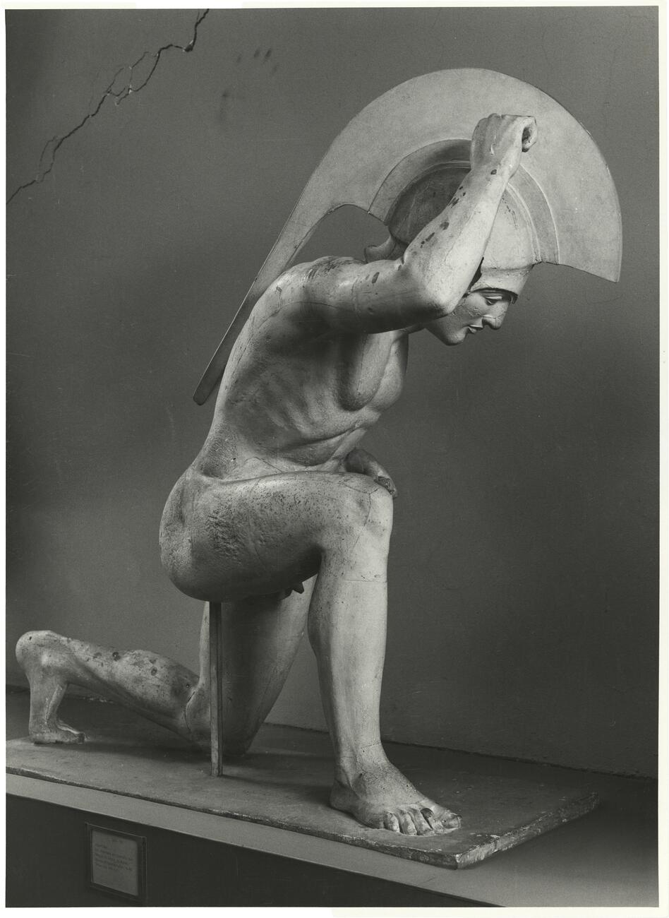 calco di scultura Sculture del frontone occidentale del tempio di Atena Aphaia ad Egina 163 photo