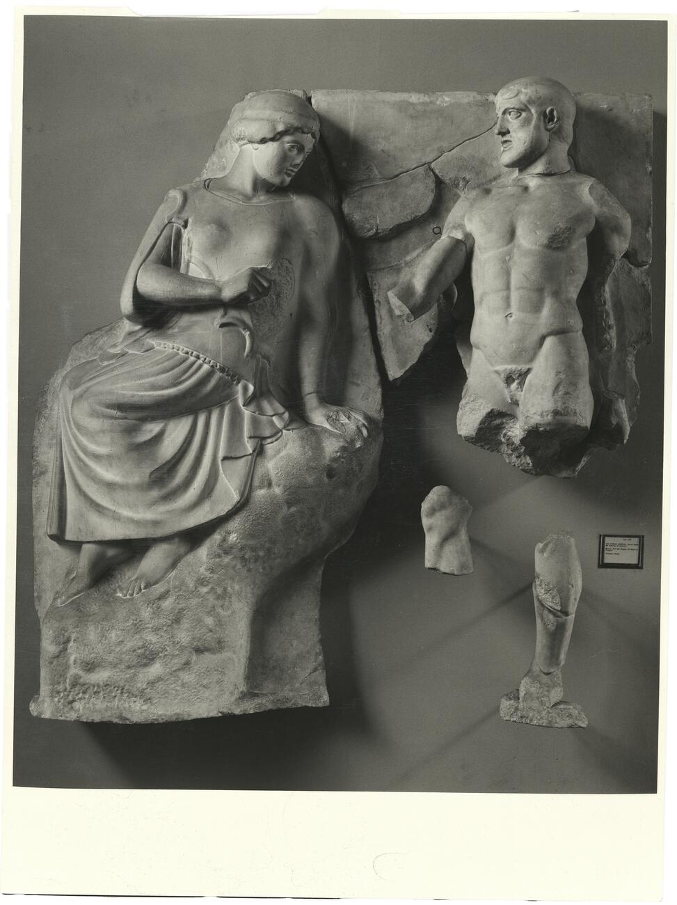 calco di scultura Decorazione scultorea del frontone est del tempio di Zeus a Olimpia 254 photo