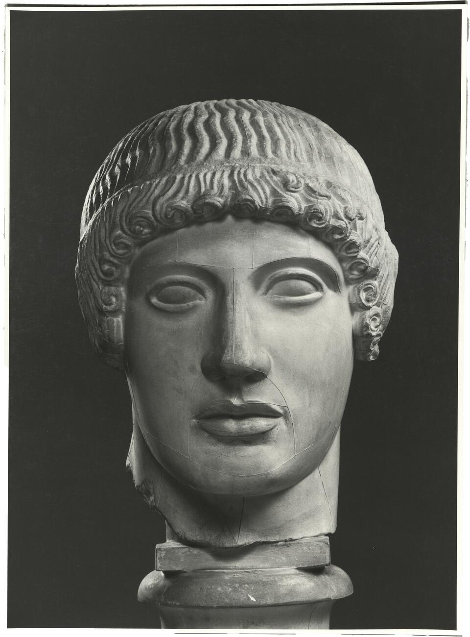 calco di scultura Decorazione scultorea del frontone ovest del tempio di Zeus a Olimpia 258 photo