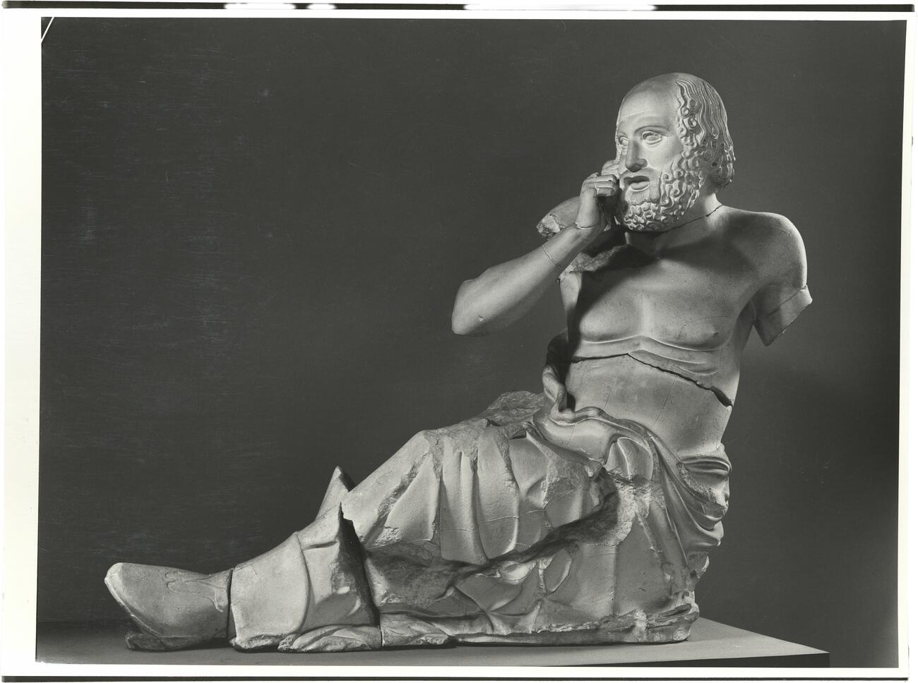 calco di scultura Decorazione scultorea del frontone est del tempio di Zeus a Olimpia 259 photo