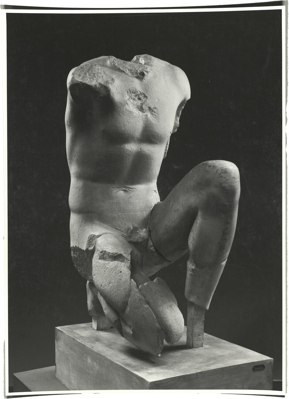 calco di scultura Decorazione scultorea del frontone est del tempio di Zeus a Olimpia 268 photo