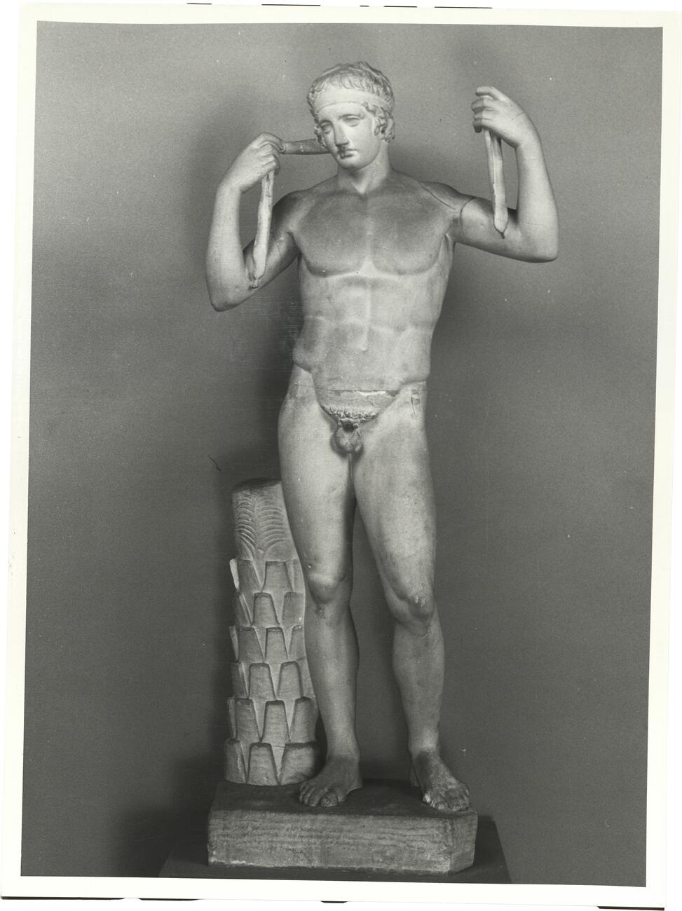 calco di scultura Anadoumenos Farnese 294 photo